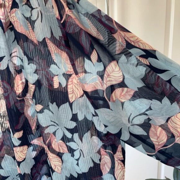 Catherines Shear Top Women”s 4X Embellished Plus Size - Picture 7 of 8